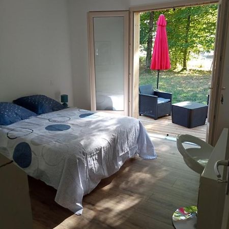 Chambre Au Calme Entouree Par La Nature. Saint-Leon-sur-Vezere Exterior photo
