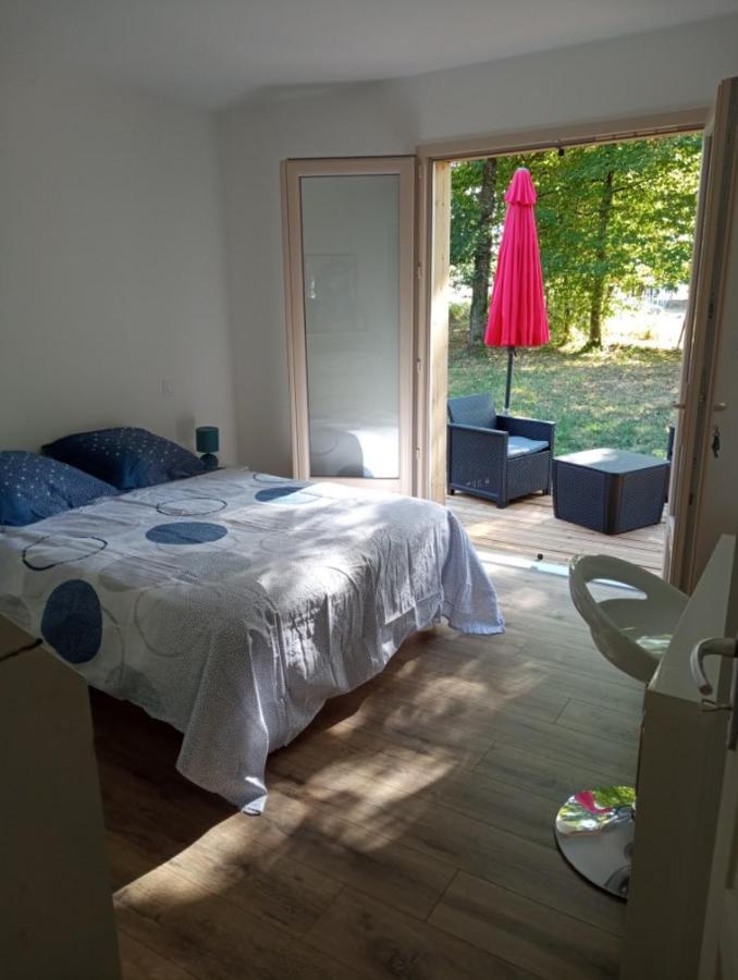 Chambre Au Calme Entouree Par La Nature. Saint-Leon-sur-Vezere Exterior photo